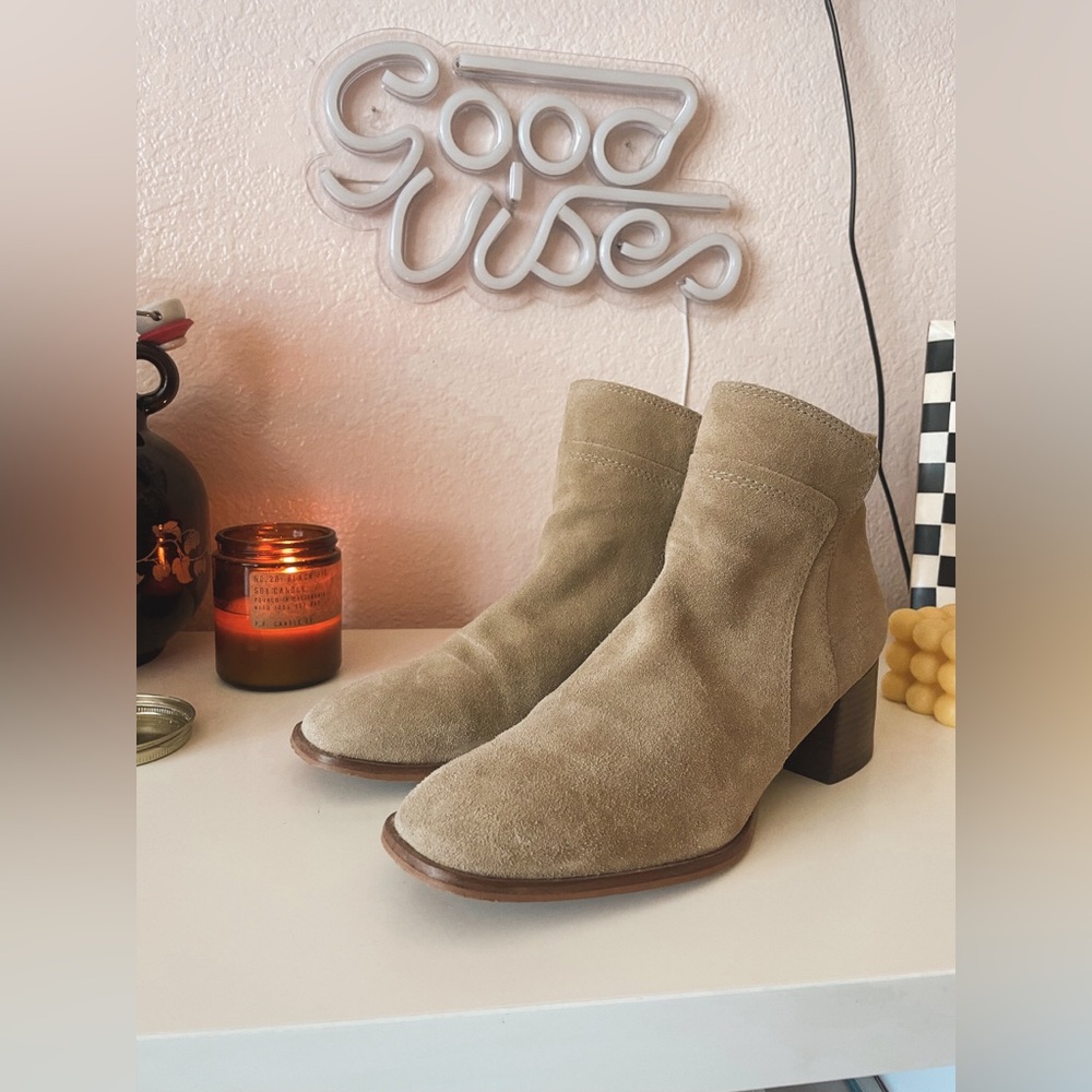 Tan suede lucky brand booties!